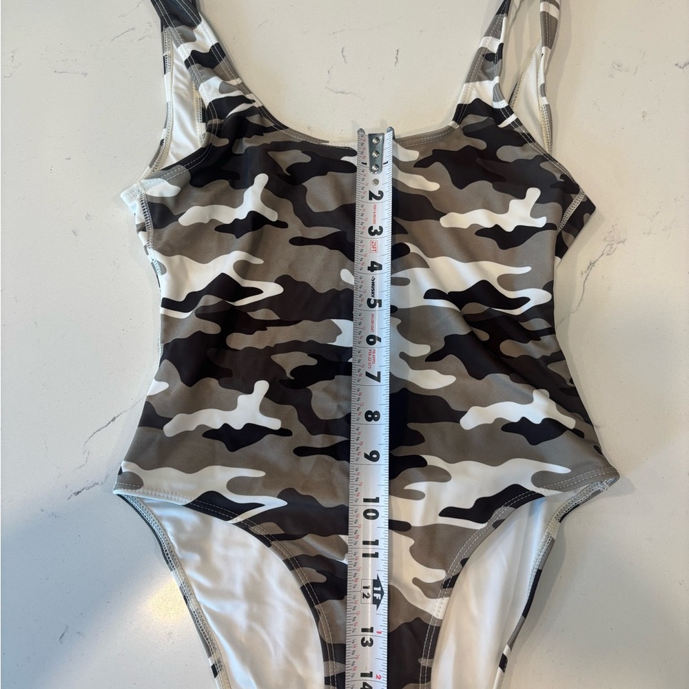 NEW Kendall + Kylie Camo One Piece Swimsuit XS High Cut Low Back - Picture 9 of 9
